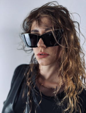 DELUXE damskie okulary przeciwsłoneczne z polaryzacją czarne kocie oko ze złotym wykończeniem- acetat